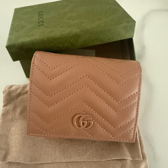 Gucci Handbags - Gucci GG Marmont Matelasse’ card case wallet in Camelia